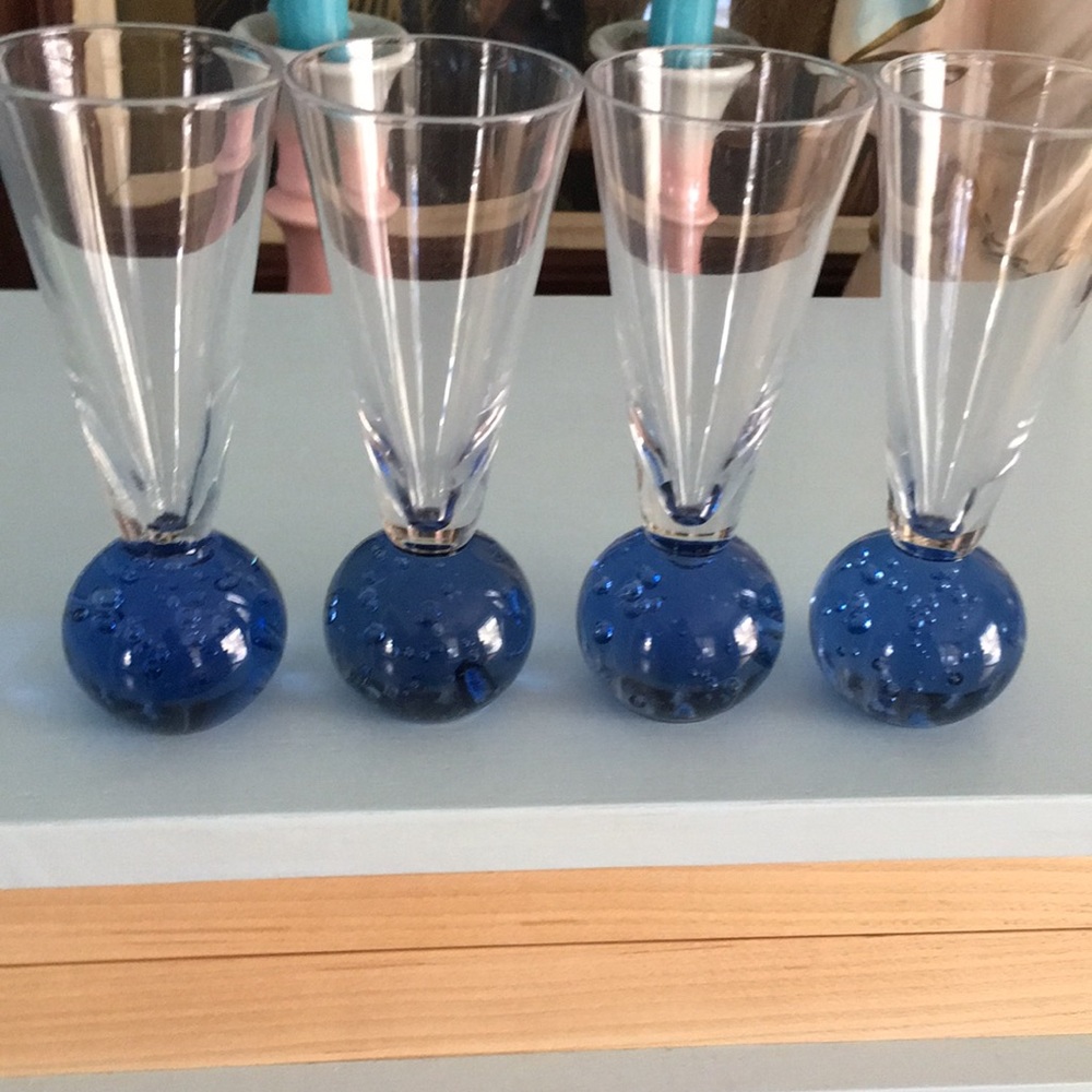 4 fun shot glasses, never used